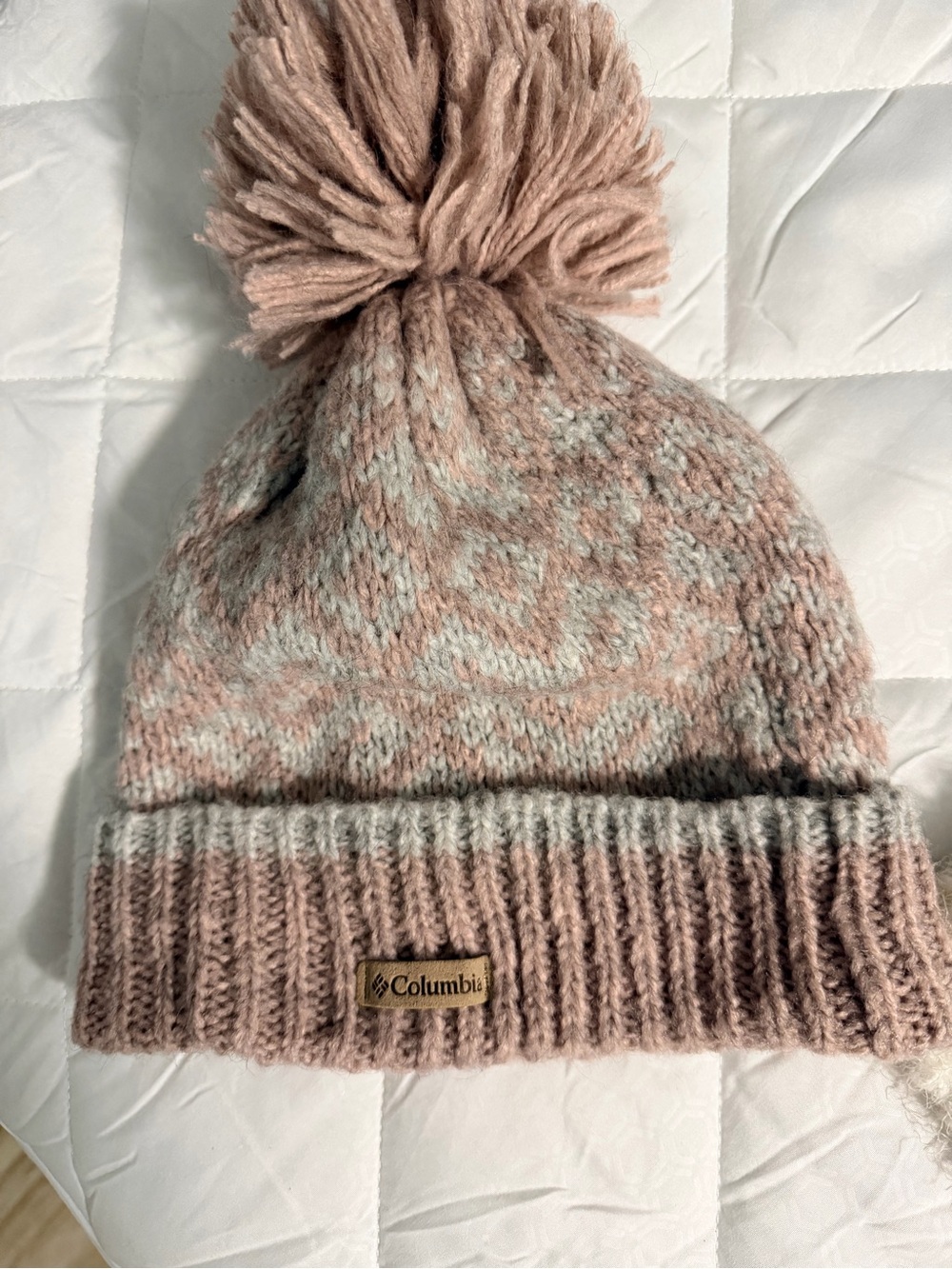 Columbia beanie with big palm top - like new